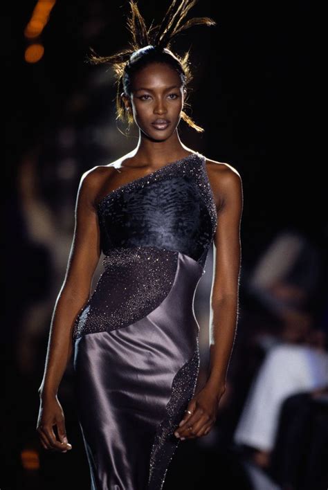 naomi campbell runway versace